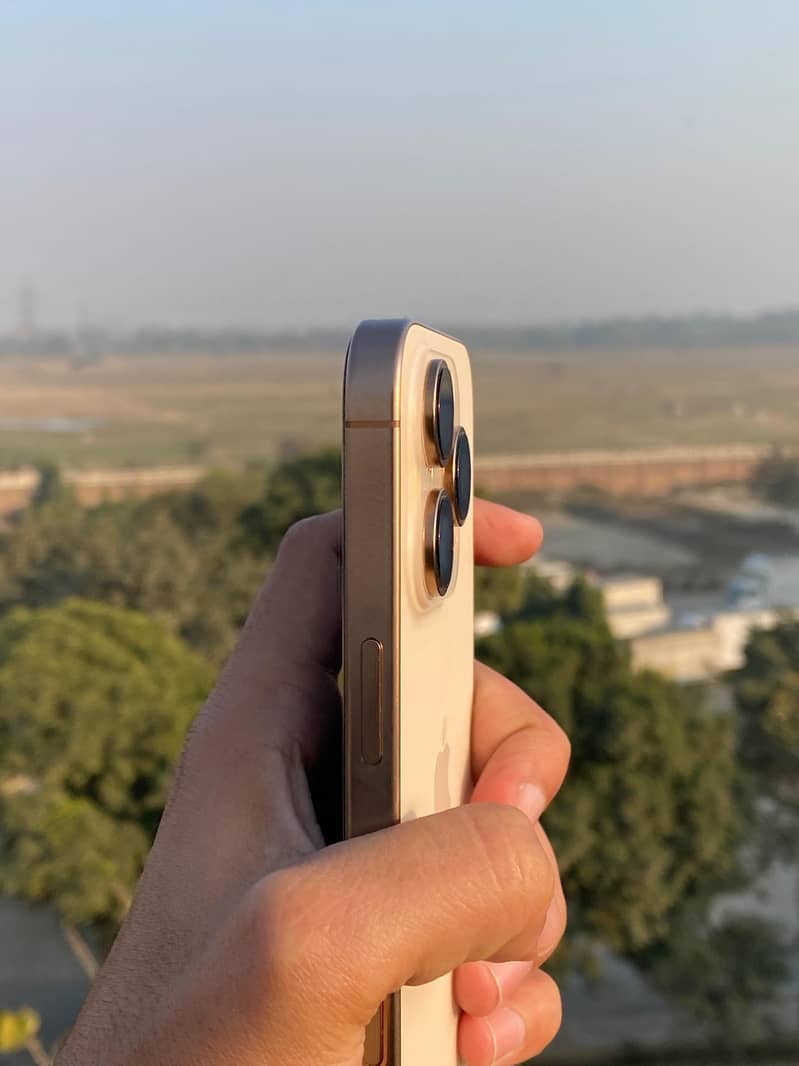 Apple iPhone 16 Pro 5