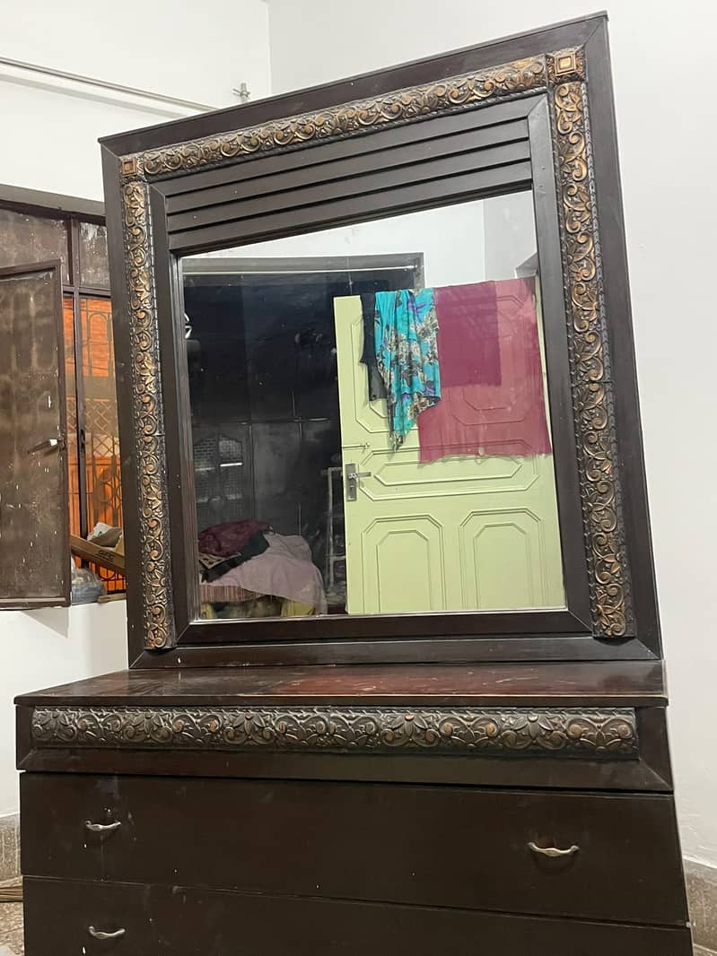 DRESSING TABLE 1