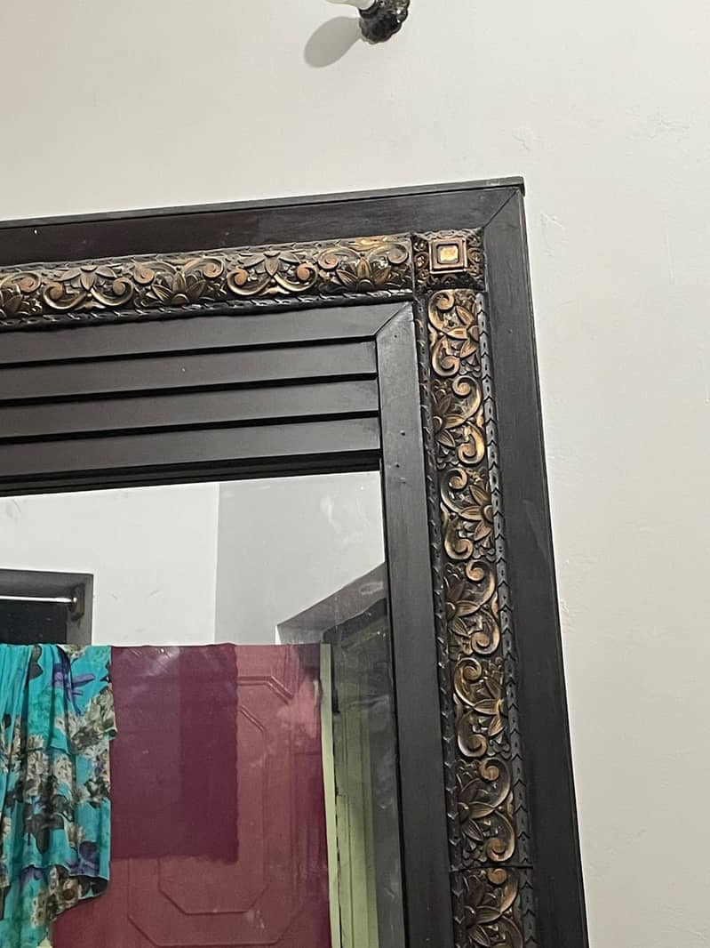 DRESSING TABLE 5