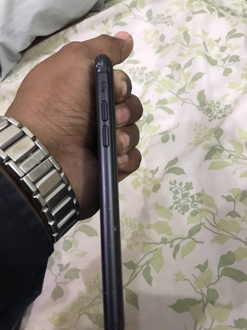 Apple iPhone XR 4