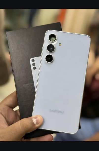 Samsung Mobile S24 fE