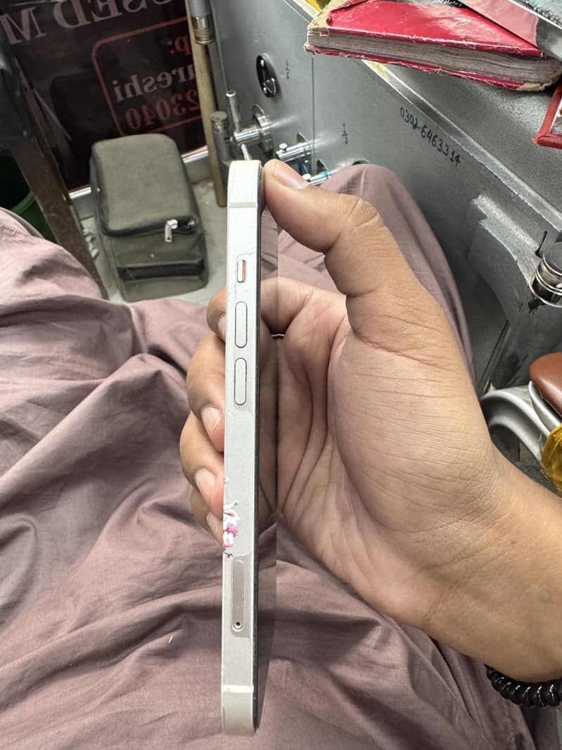 Apple iPhone 13 2