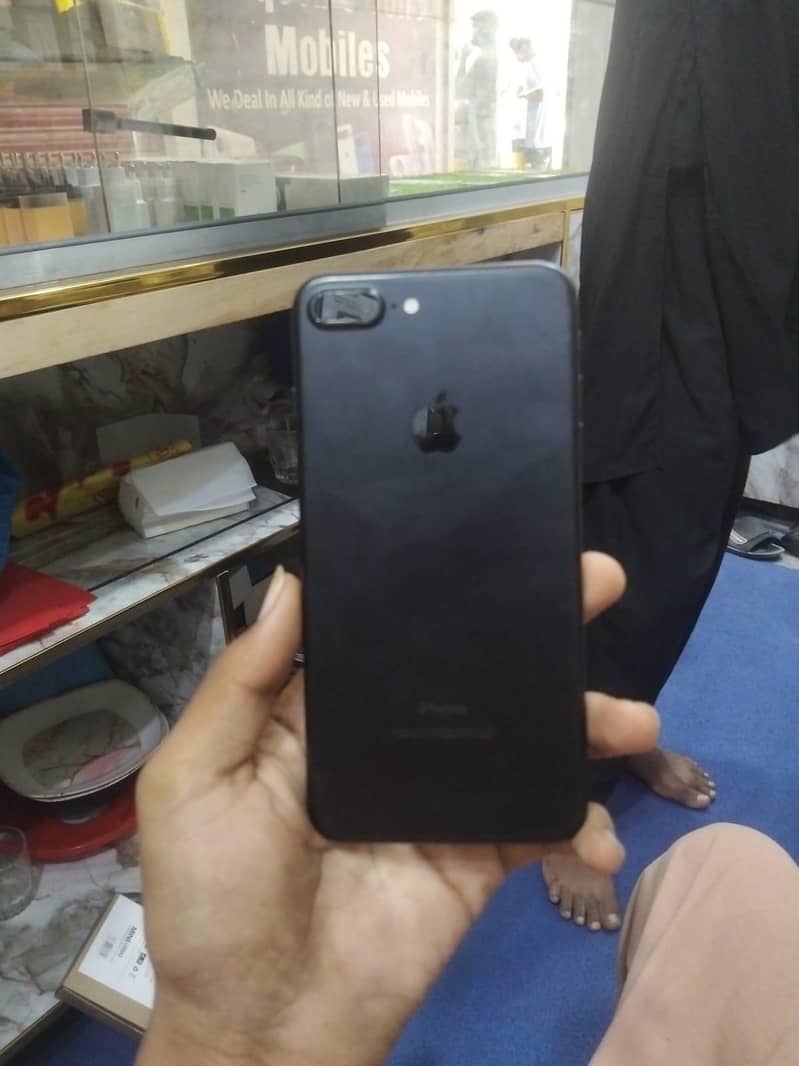Apple iPhone 7 Plus 3