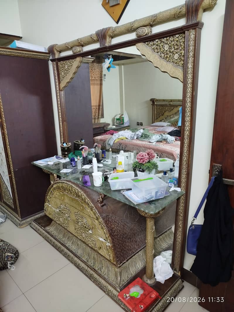Dressing table + side tables + divider 2