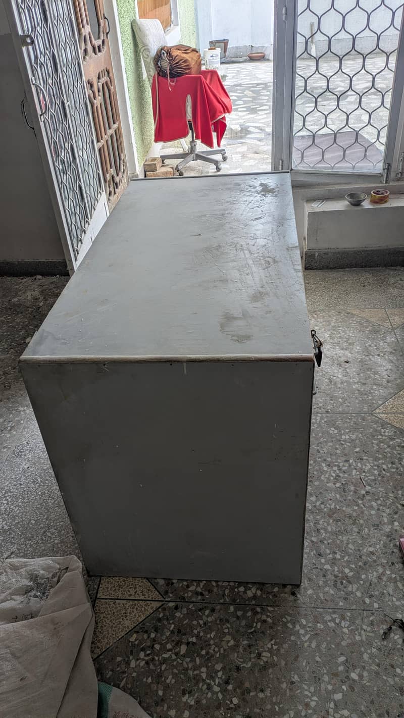 Computer table for sale 1