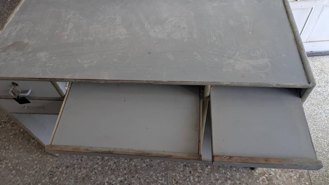 Computer table for sale 2