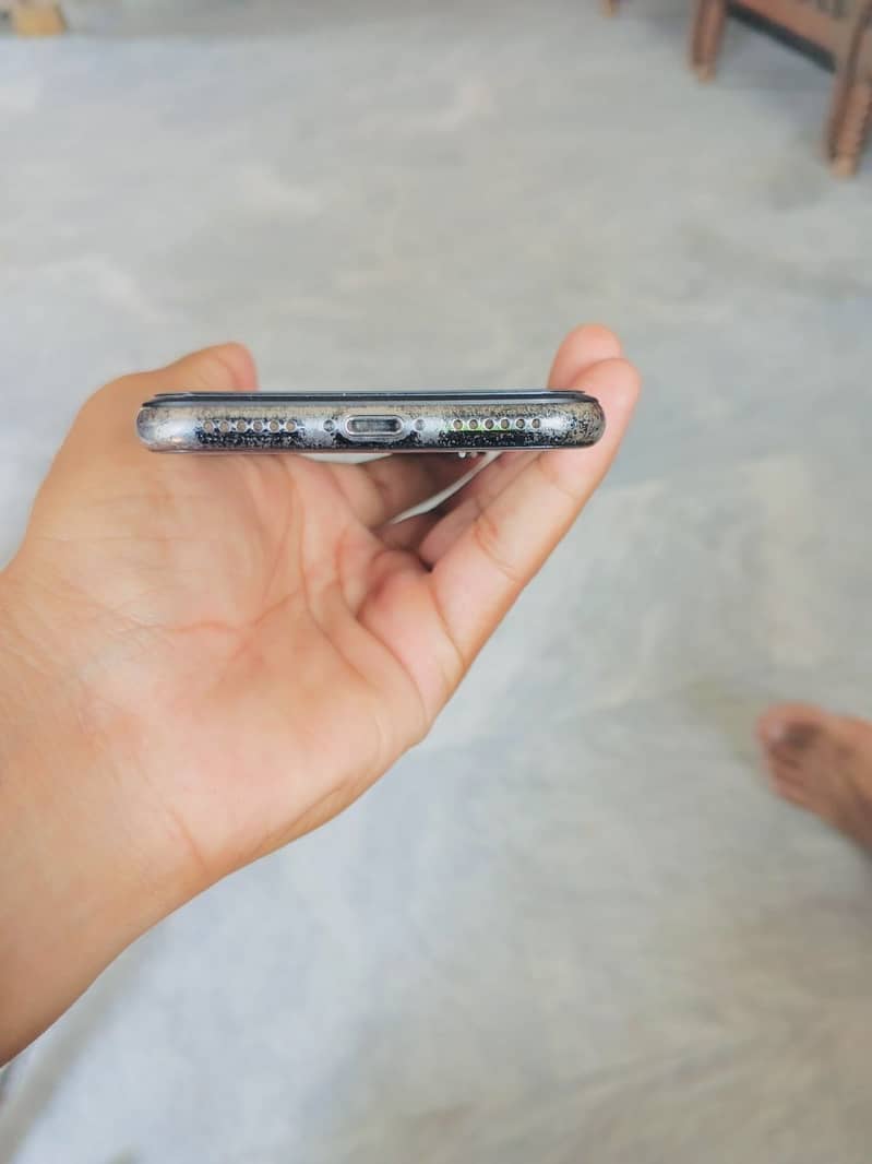 Apple iPhone X 5