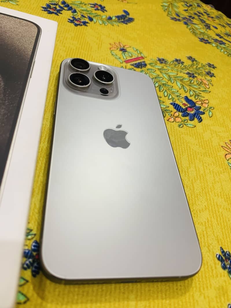 Apple iPhone 15 Pro Max 2