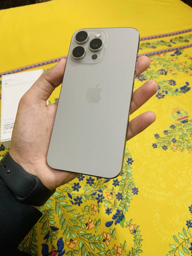 Apple iPhone 15 Pro Max 3