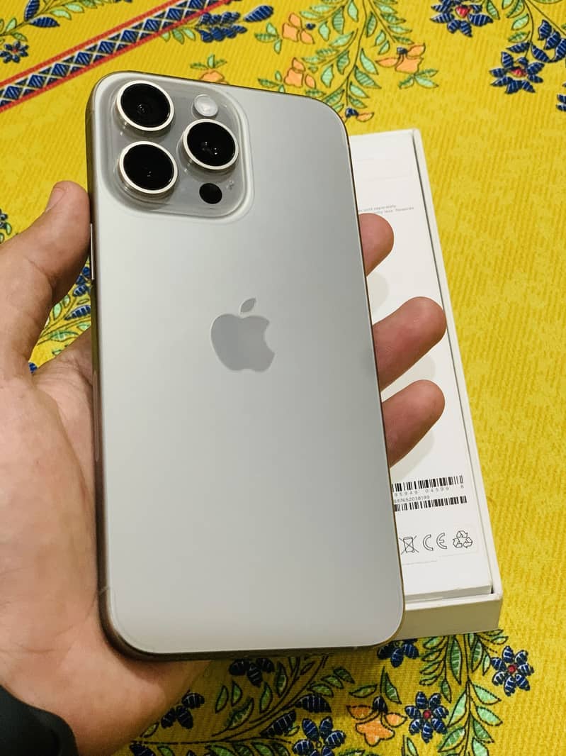 Apple iPhone 15 Pro Max 4