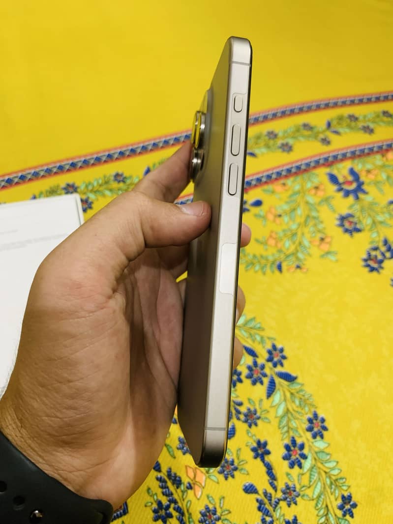 Apple iPhone 15 Pro Max 12
