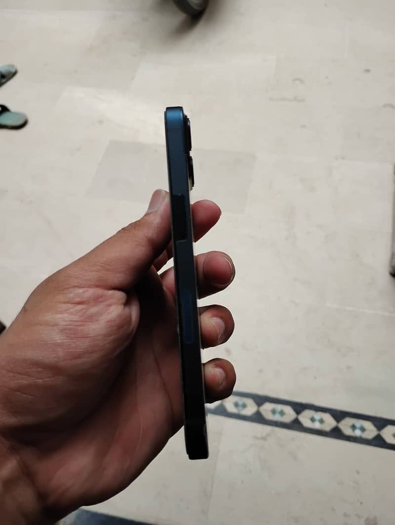 Apple iPhone 13 1
