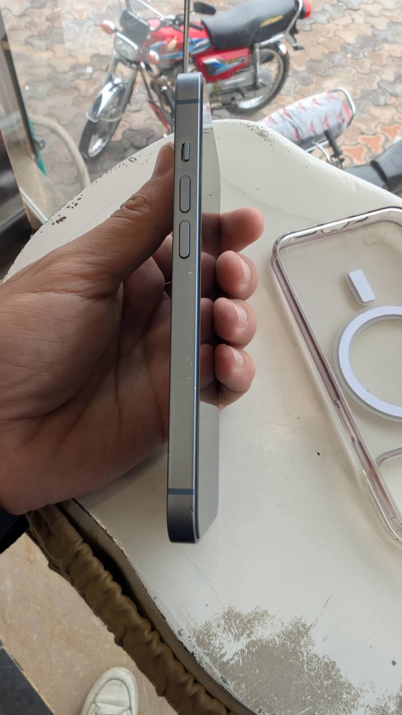 Apple iPhone 14 3