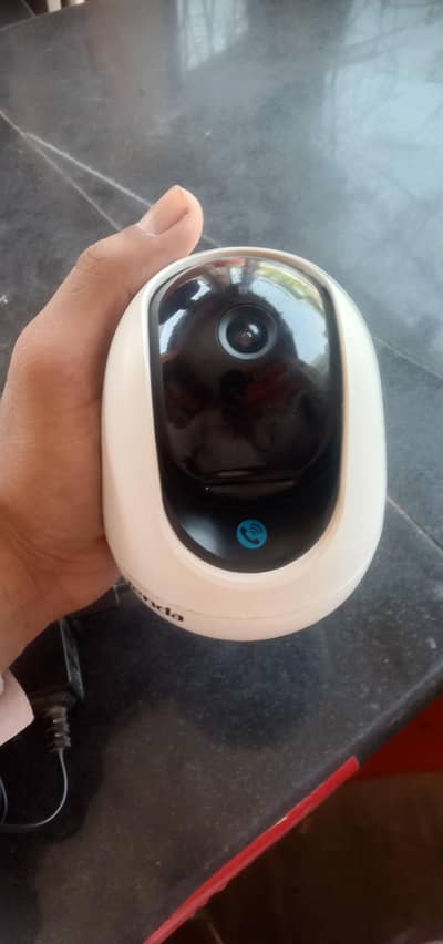 wifi camera 10/10 condition with box and adaptor