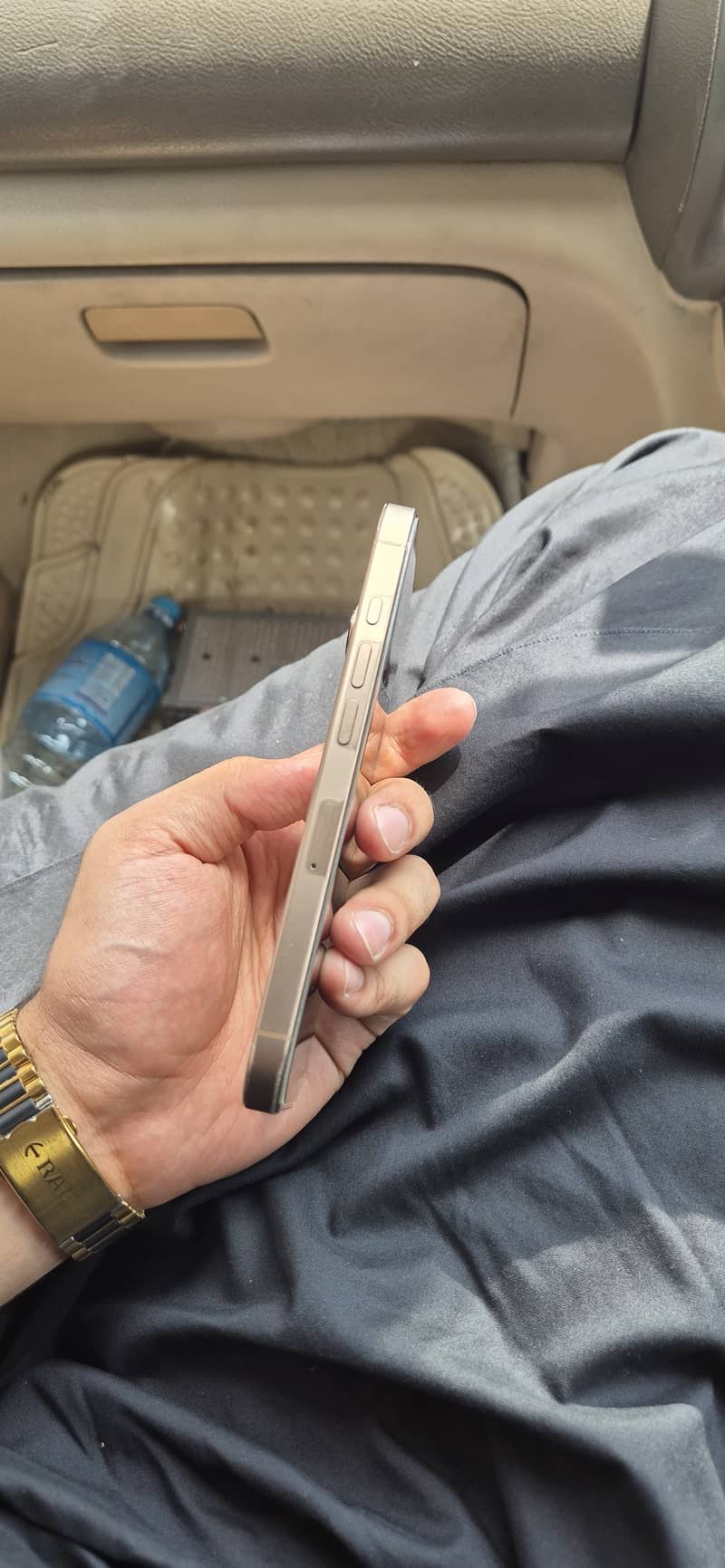 Apple iPhone 16 Pro 1