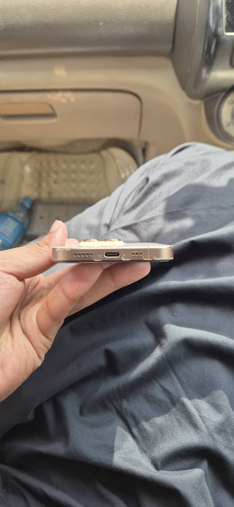 Apple iPhone 16 Pro 2