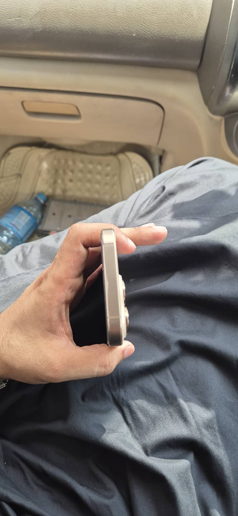 Apple iPhone 16 Pro 3