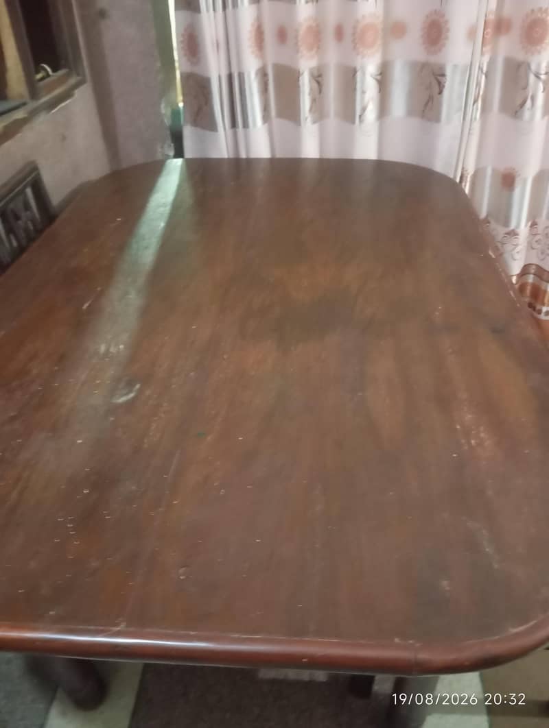 table +4 chairs 0