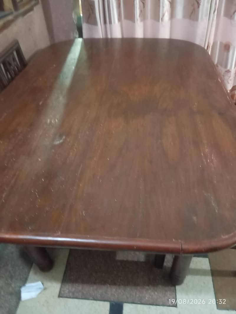 table +4 chairs 1