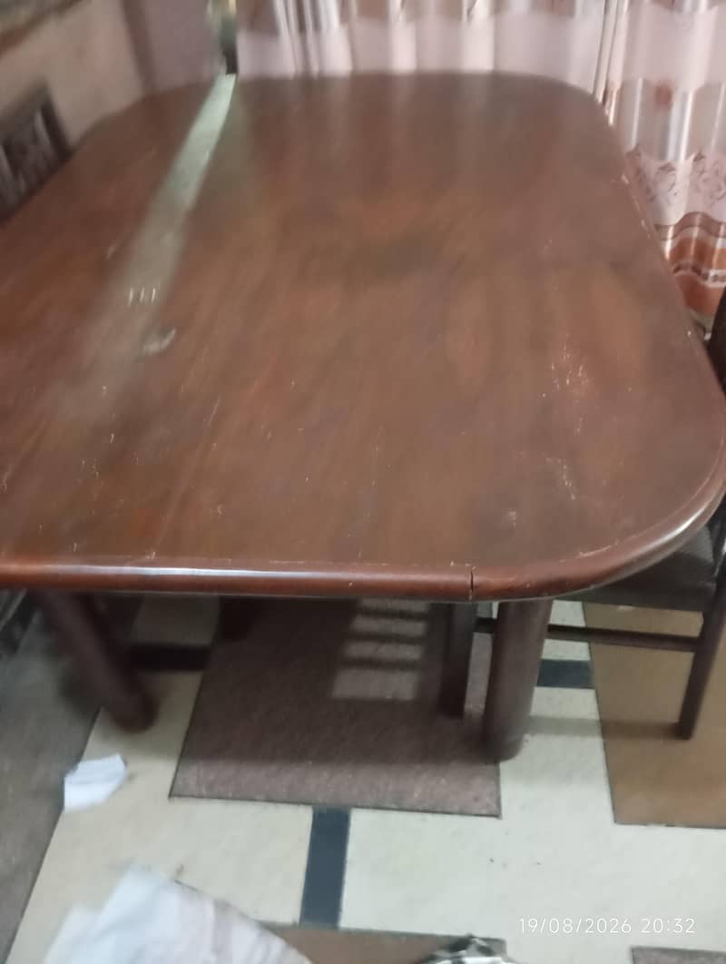 table +4 chairs 2