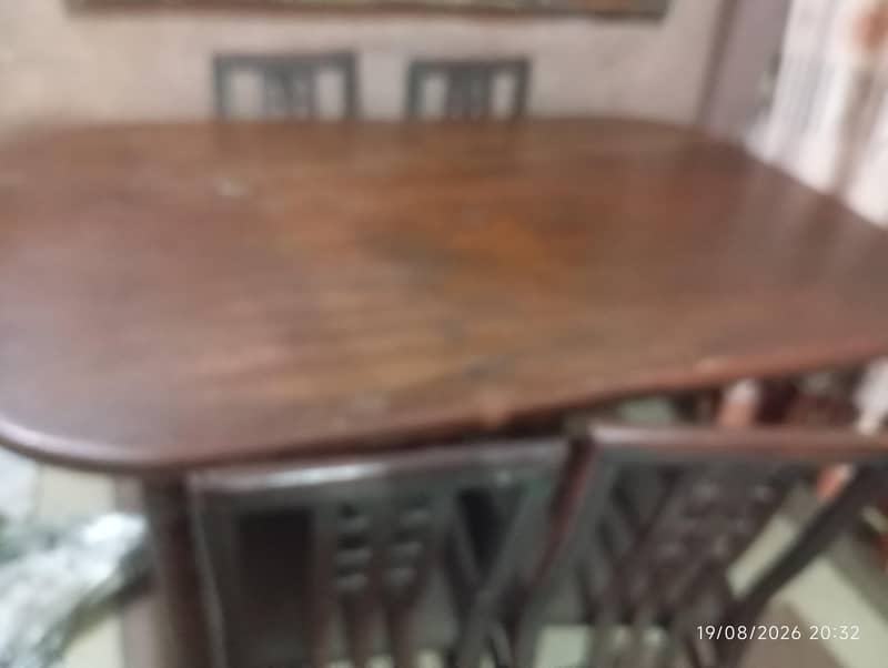 table +4 chairs 3