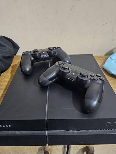 PS4(FAT)-1TB With 2 Original Controllers