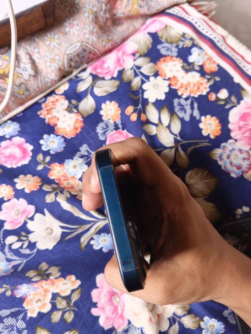 Apple iPhone 13 1