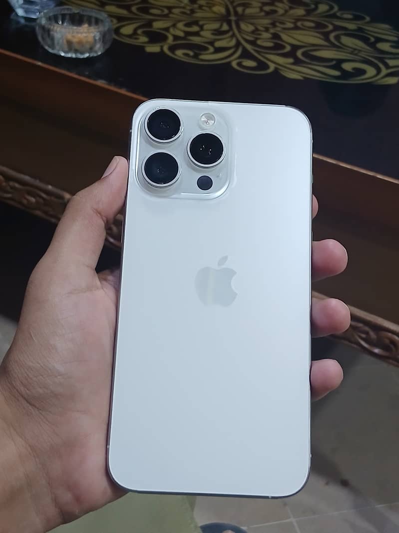 Apple iPhone 15 Pro Max 0