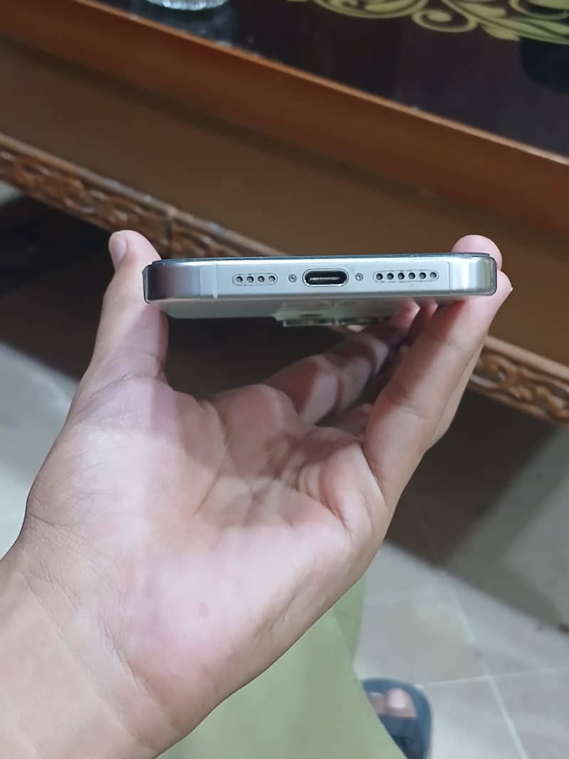 Apple iPhone 15 Pro Max 3