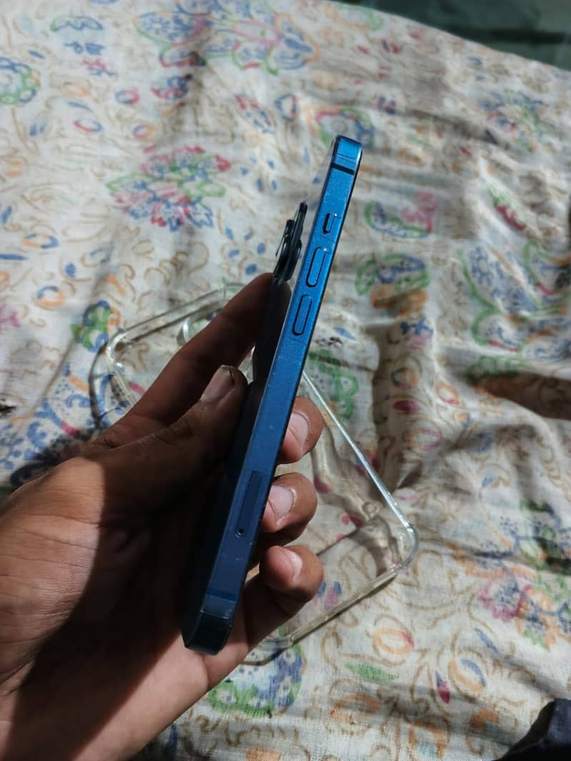 Apple iPhone 13 3