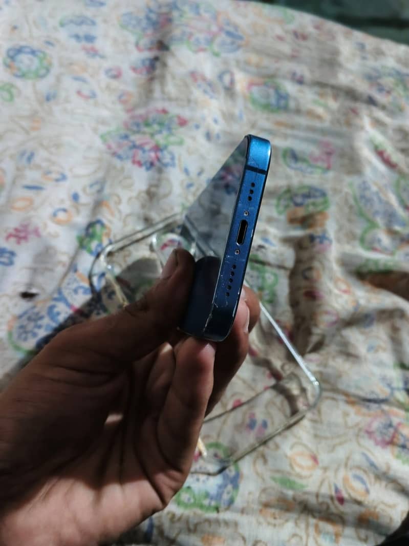 Apple iPhone 13 6