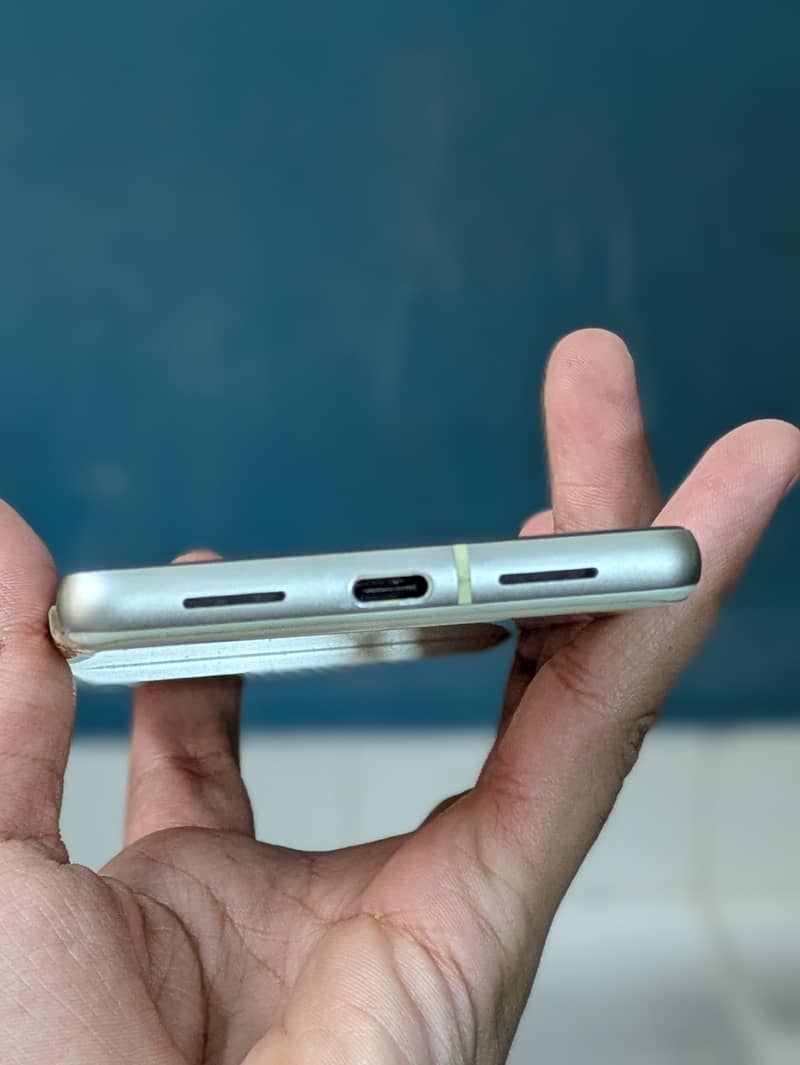 Google Pixel 7 4