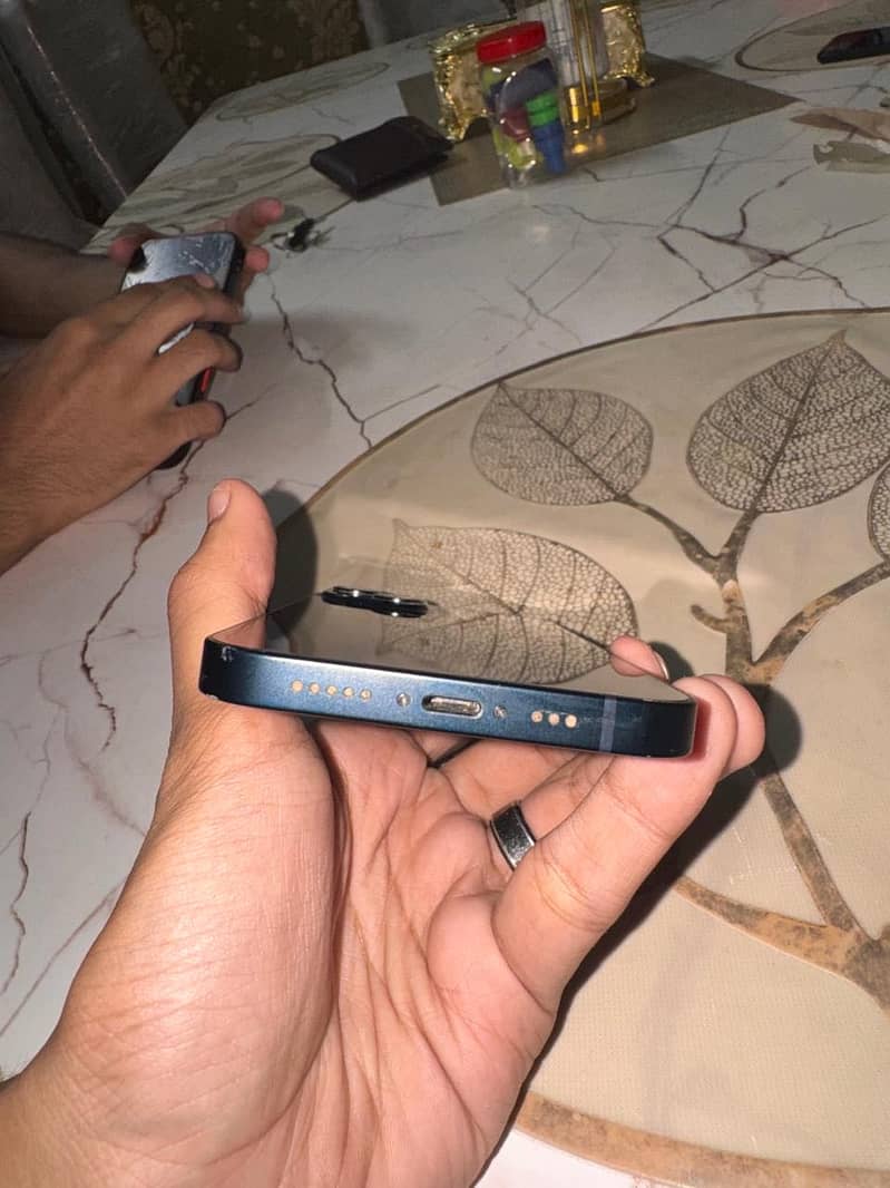 Apple iPhone 13 4