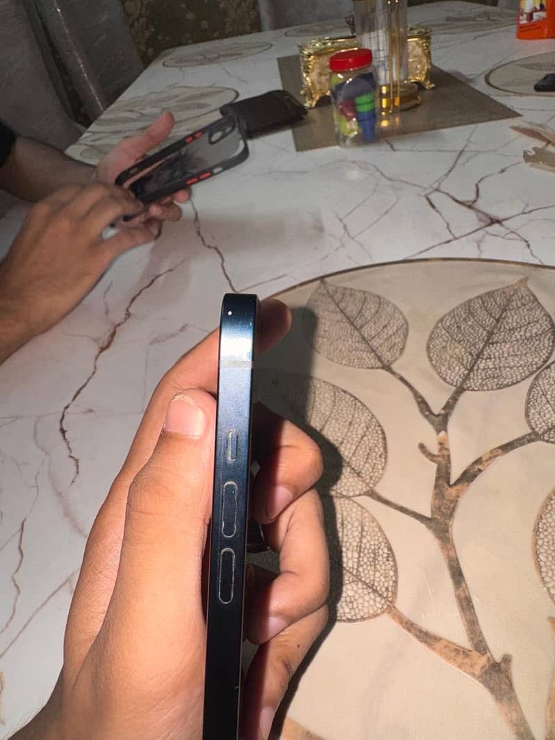 Apple iPhone 13 5