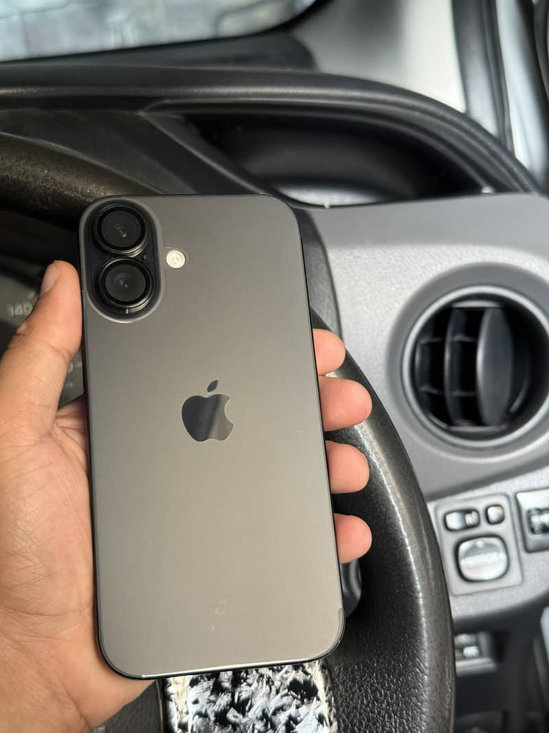 Apple iPhone 16 0