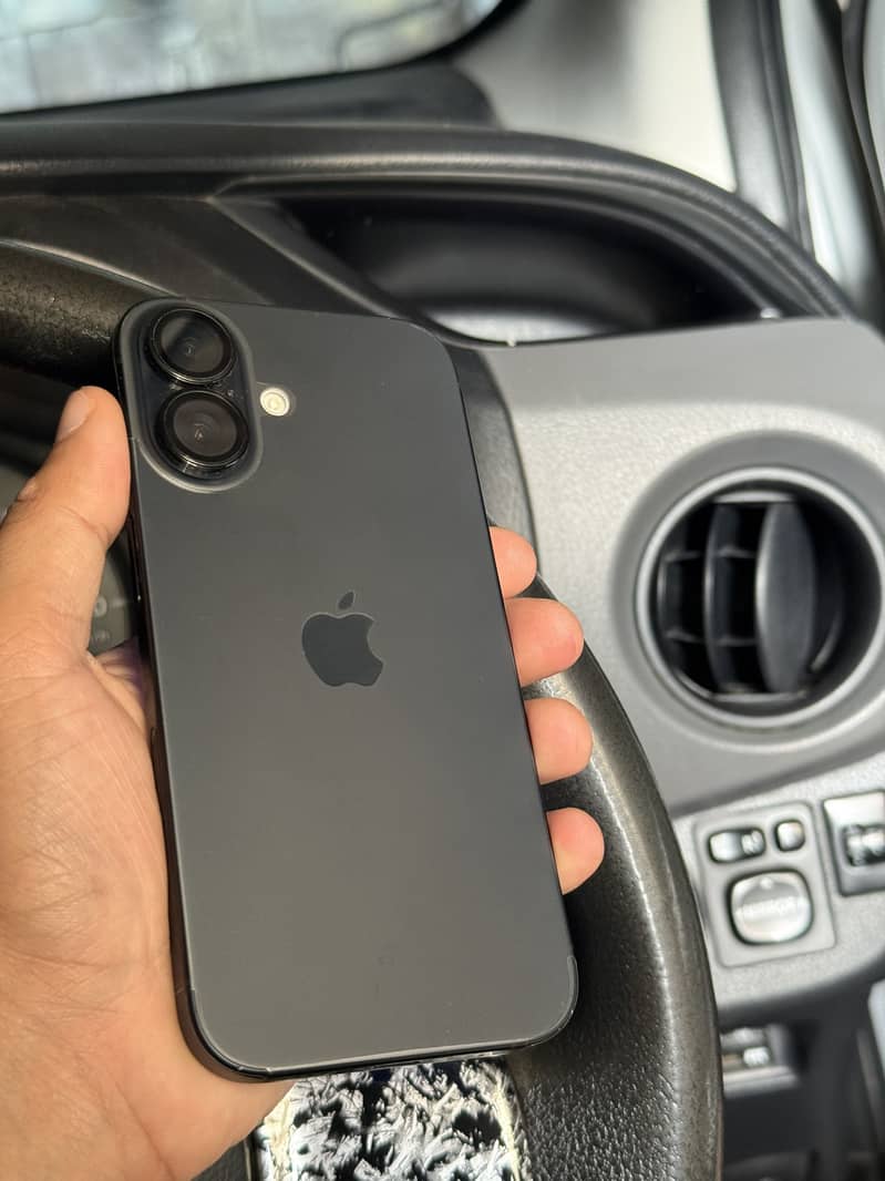 Apple iPhone 16 1