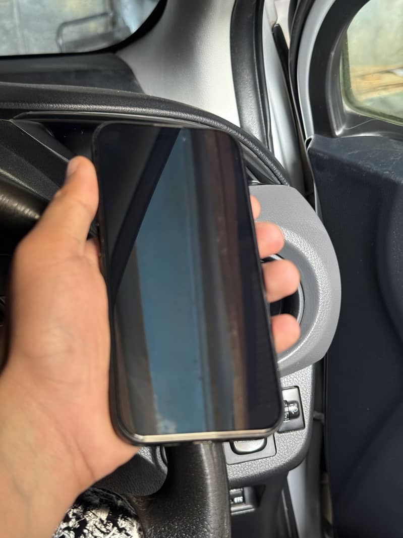 Apple iPhone 16 3
