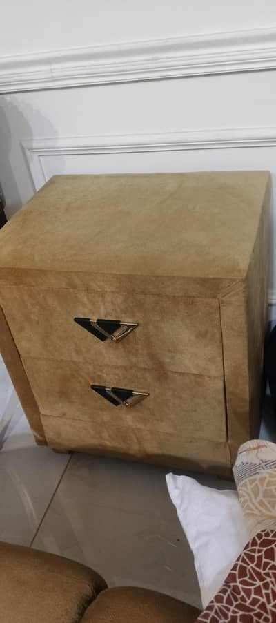 Beautiful Round /Gol bed for sale – Excellent Condition