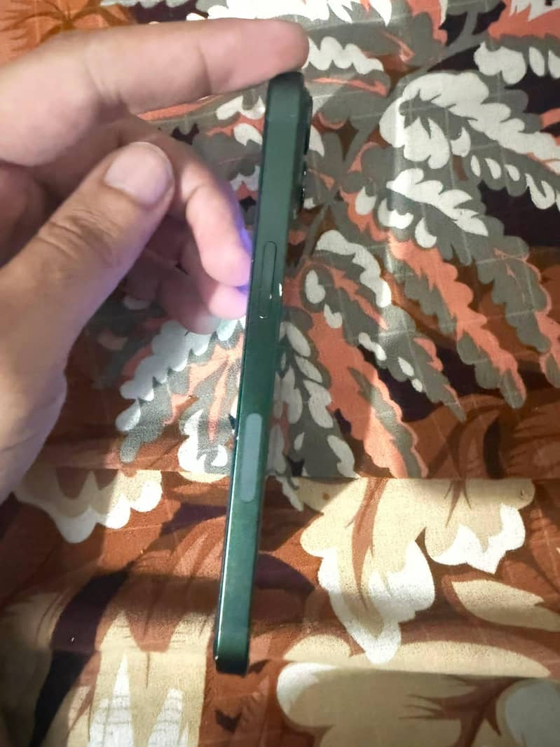 Apple iPhone 13 5
