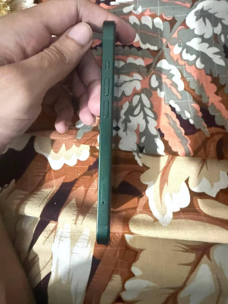 Apple iPhone 13 6