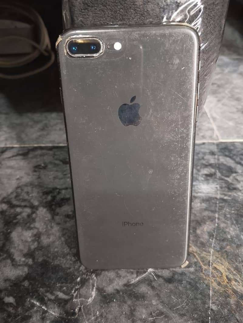 Apple iPhone 8 Plus 1