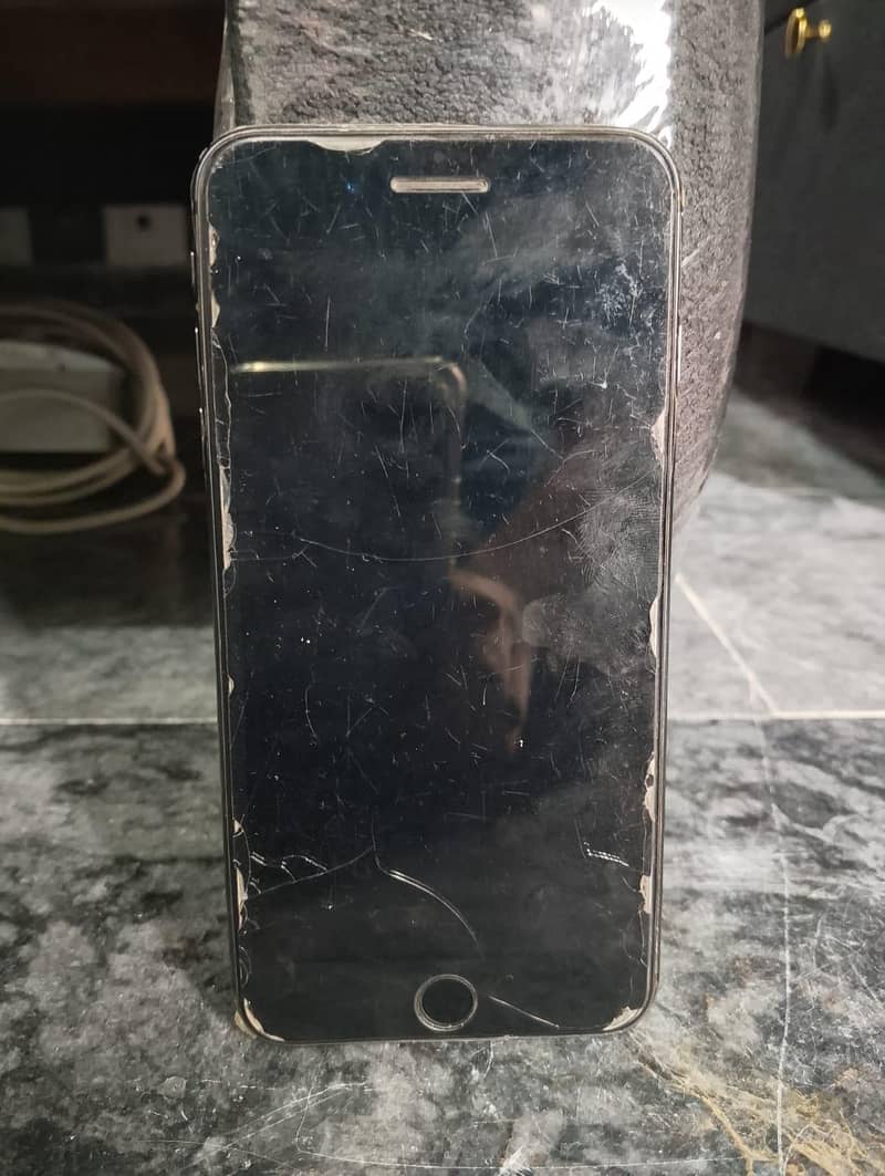 Apple iPhone 8 Plus 4