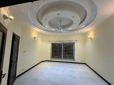 15 Marla Upper Portion for Rent | Corner House | 3 Bedrooms + Drawing Room | Gas Installed