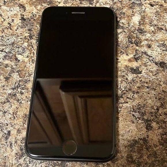 Apple iPhone 8 3