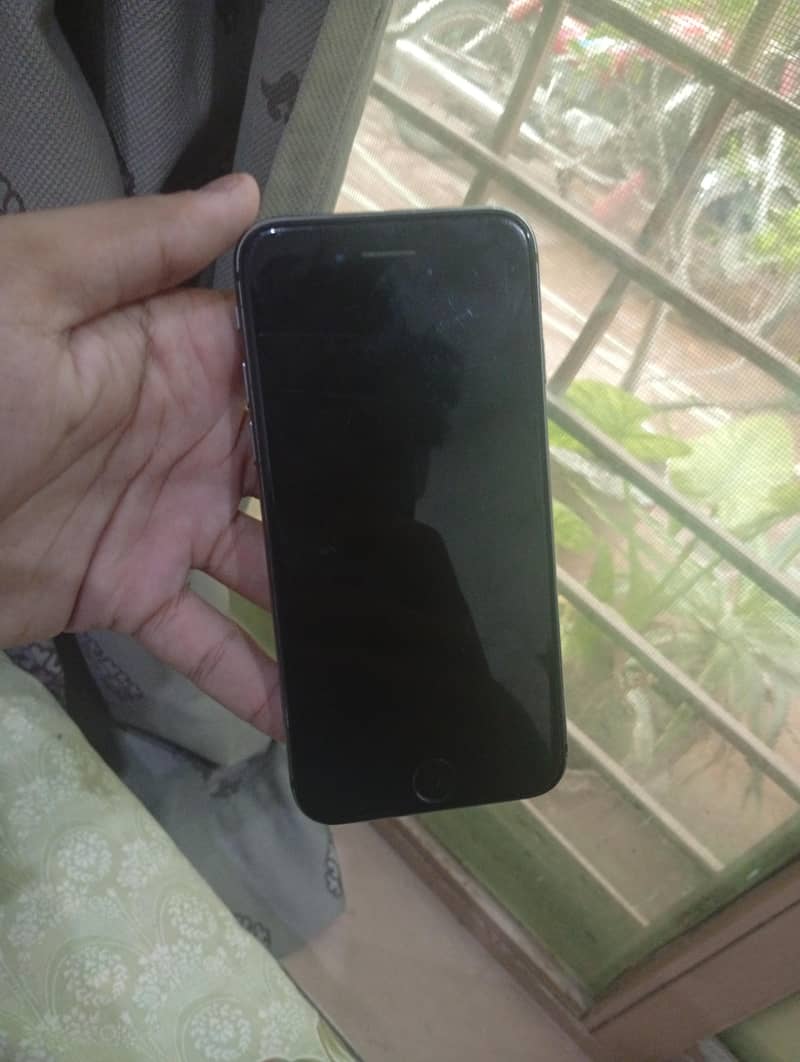 Apple iPhone 8 1