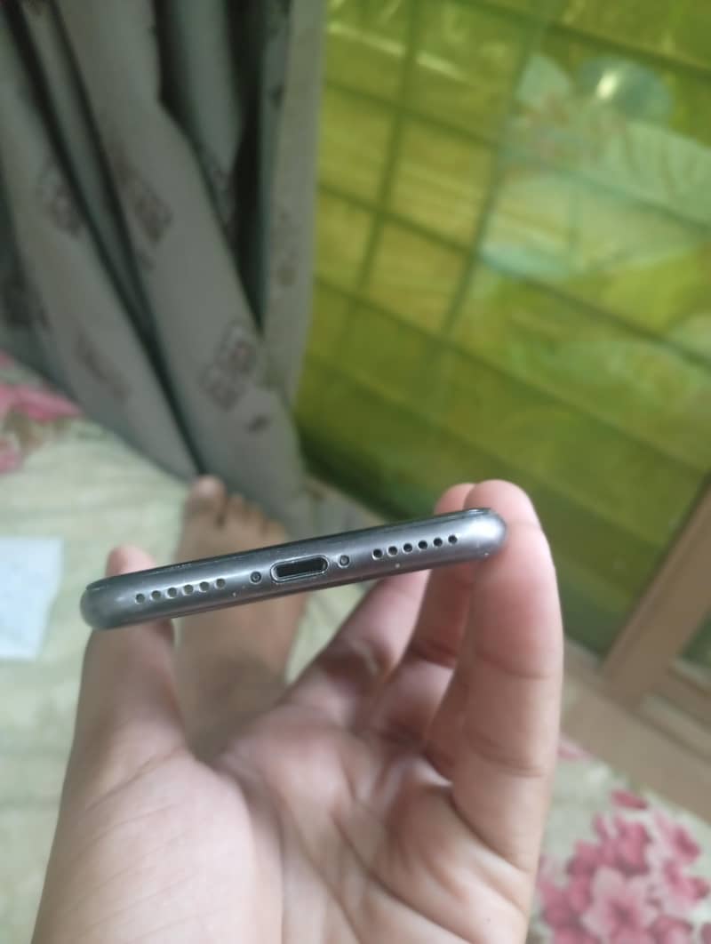 Apple iPhone 8 4