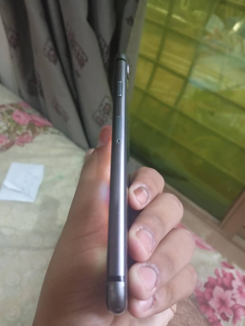 Apple iPhone 8 5