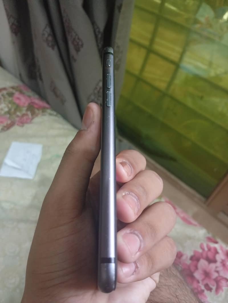 Apple iPhone 8 6