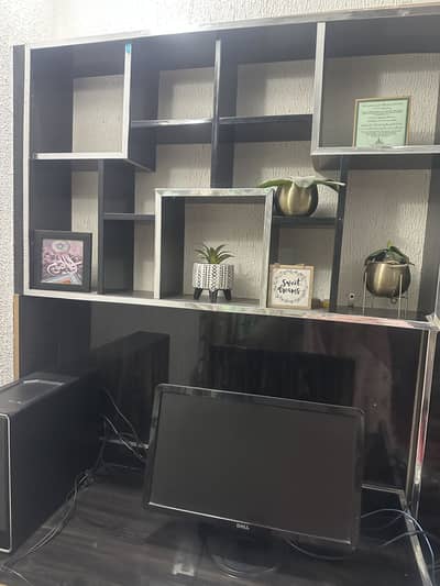 Computer desk with shelves