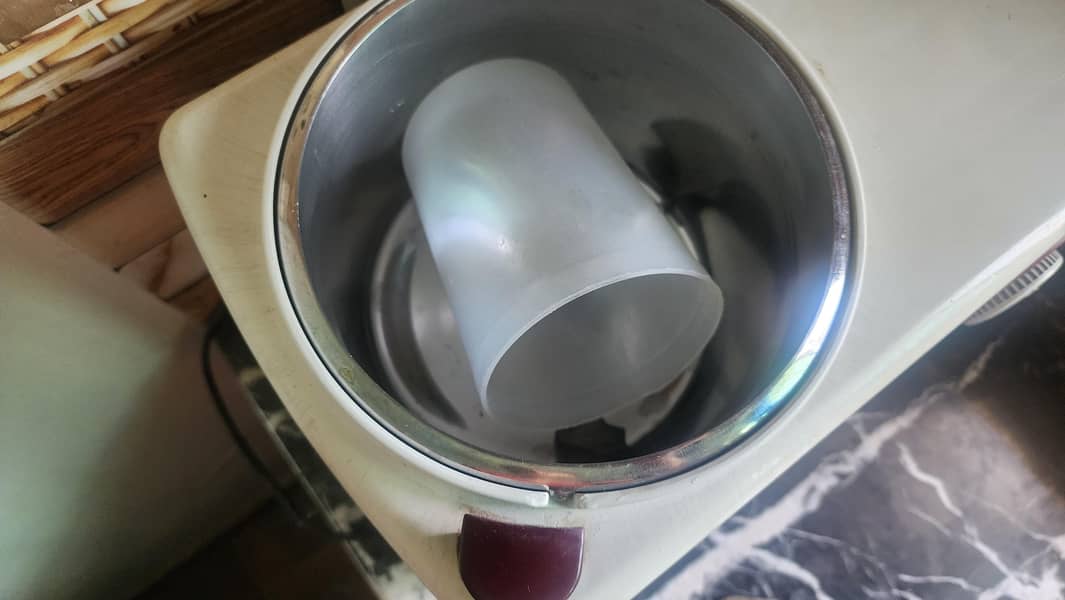 kneading machine 4